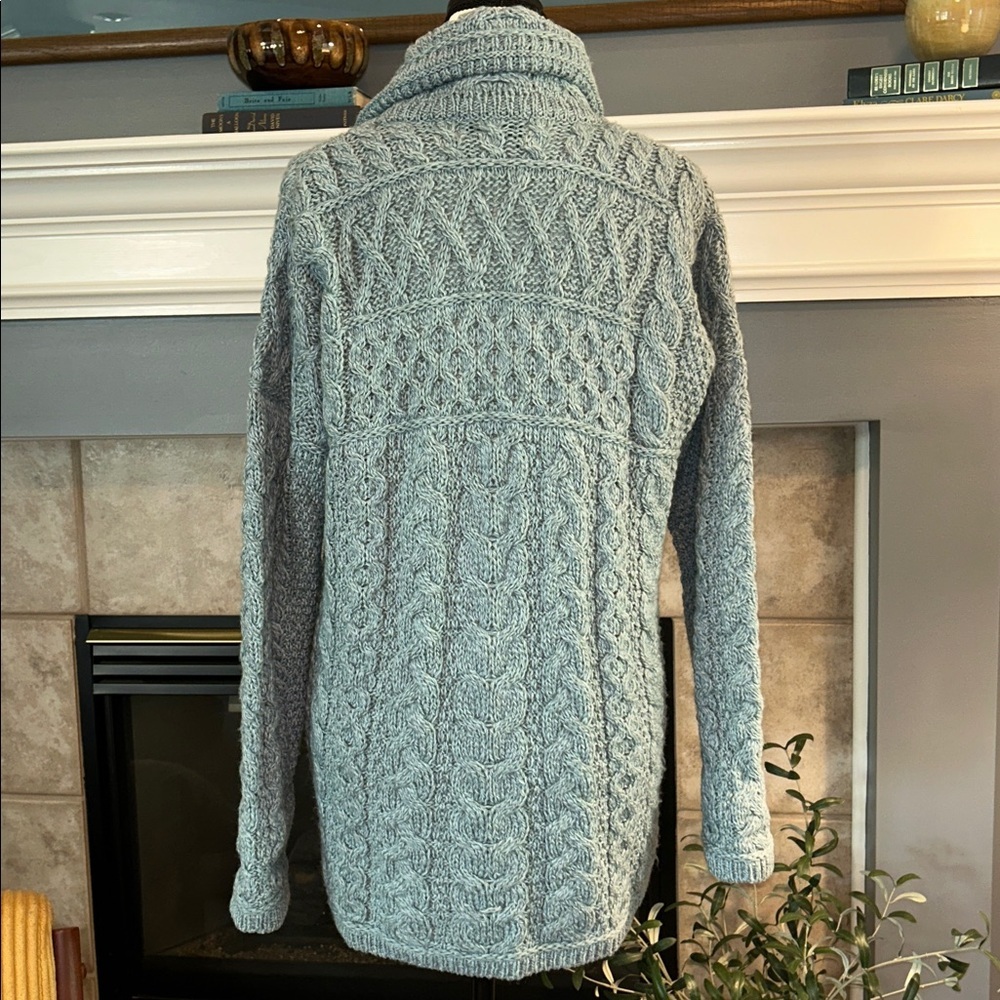 Aran Crafts mermaid Blue Cable Knit Cardigan 100% merino wool sz medium Ireland - Picture 6 of 9